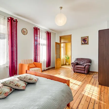 Apartment Toma Street